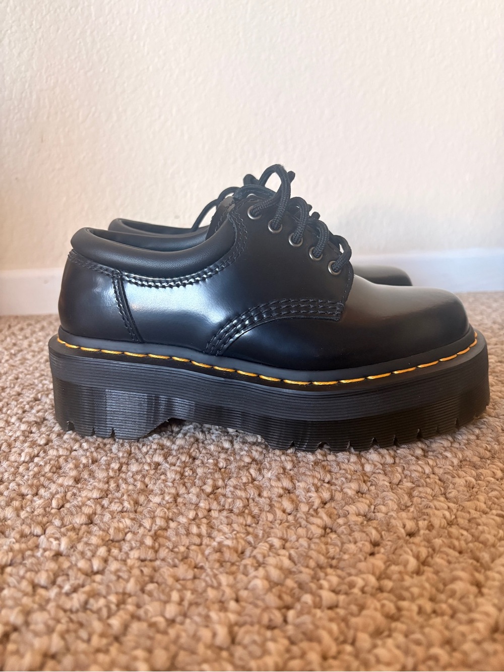 Dr. Martens 8053 Quad platform leather shoes. Brand new never worn. with out box